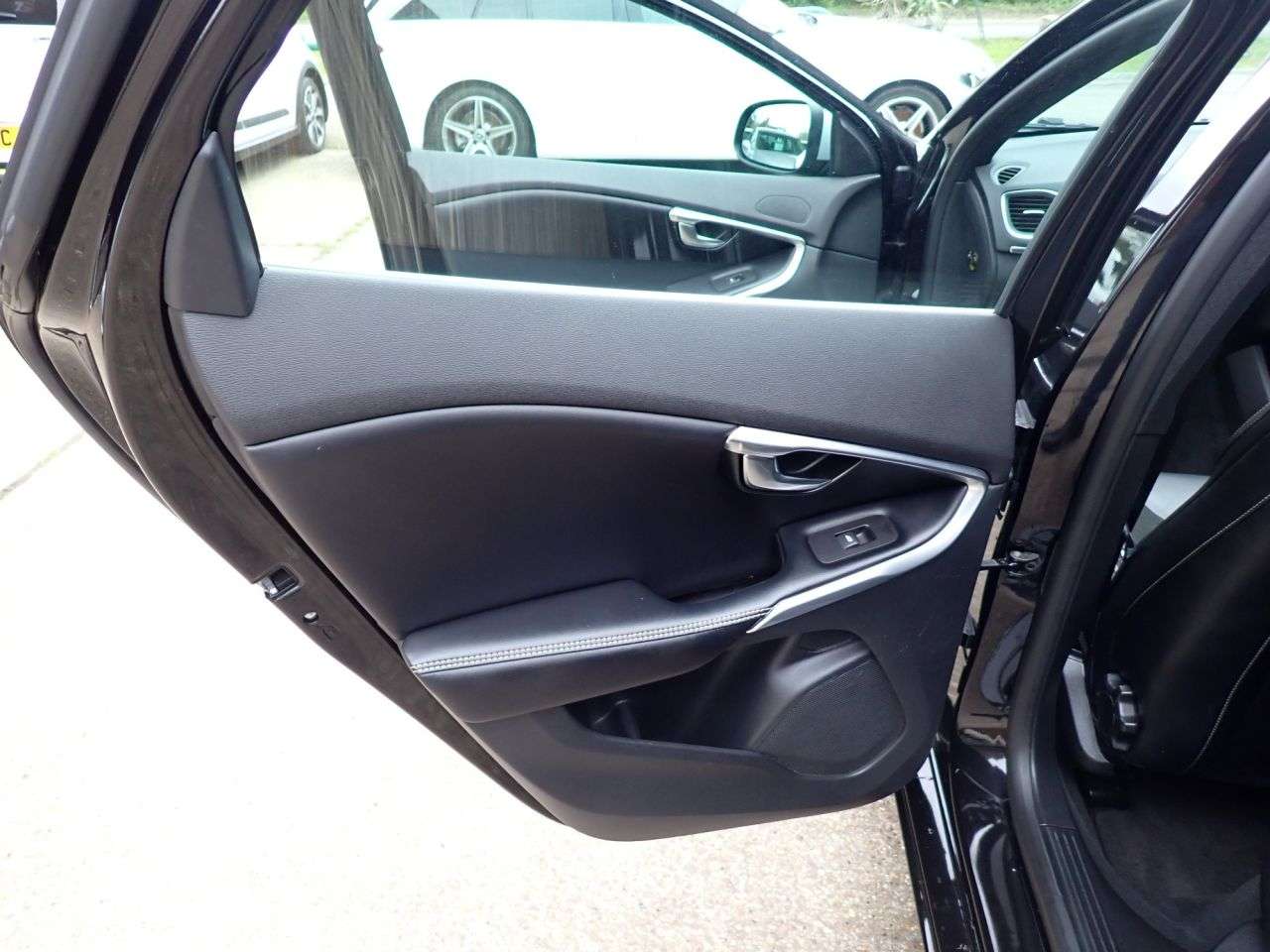 2016 VOLVO V40 2016 VOLVO V40