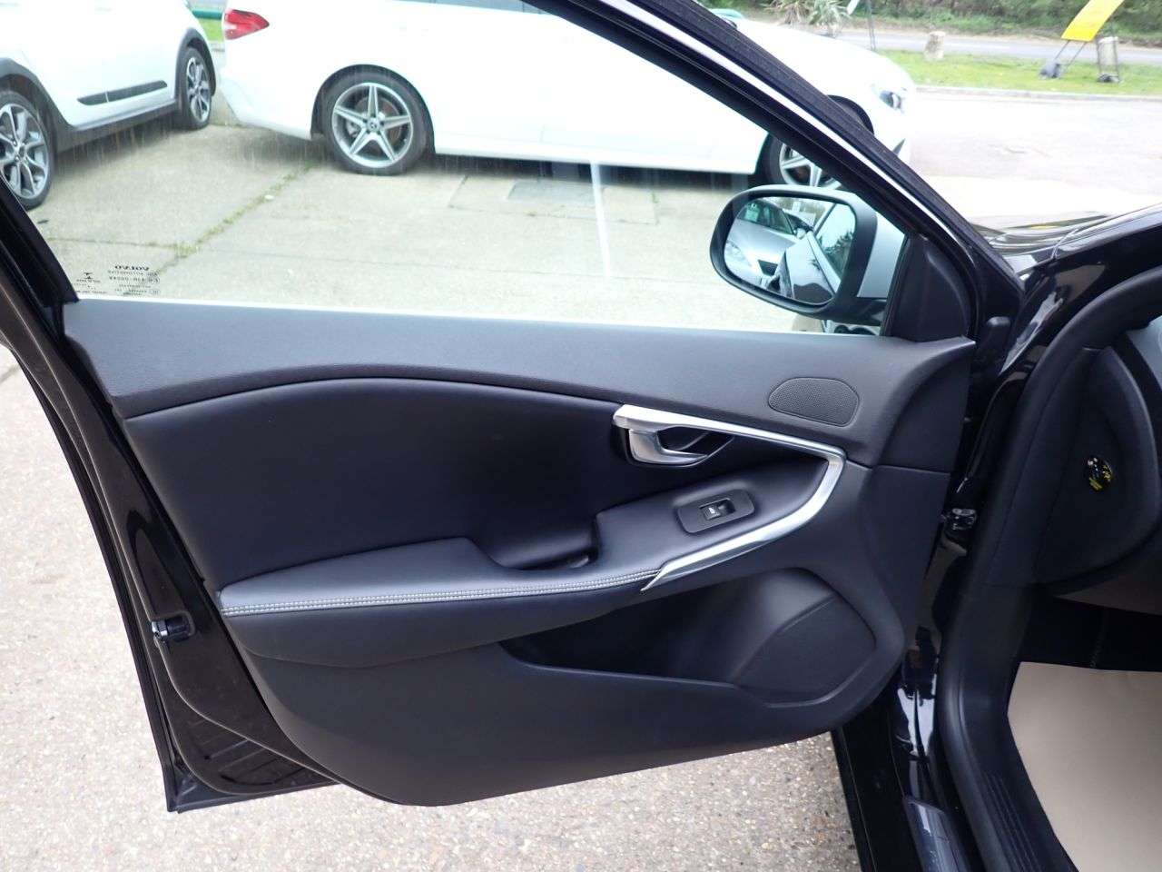 2016 VOLVO V40 2016 VOLVO V40