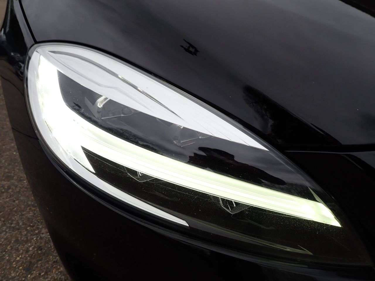 2016 VOLVO V40 2016 VOLVO V40