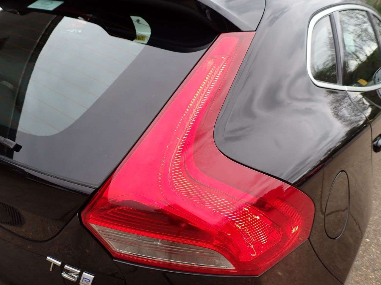 2016 VOLVO V40 2016 VOLVO V40