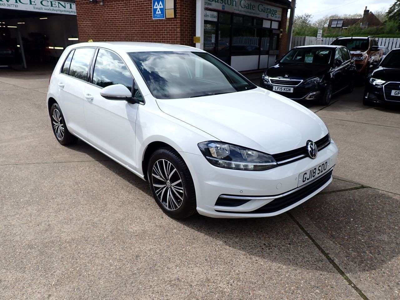 A 2018 VOLKSWAGEN GOLF 1.0 TSI SE Hatchback 5dr Petrol Manual Euro 6 (s/s) (110 bhp) PARKING SENSO A 2018 VOLKSWAGEN GOLF 1.0 TSI SE Hatchback 5dr Petrol Manual Euro 6 (s/s) (110 bhp) PARKING SENSO