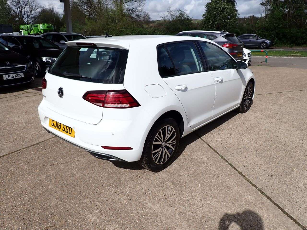 A 2018 VOLKSWAGEN GOLF 1.0 TSI SE Hatchback 5dr Petrol Manual Euro 6 (s/s) (110 bhp) PARKING SENSO A 2018 VOLKSWAGEN GOLF 1.0 TSI SE Hatchback 5dr Petrol Manual Euro 6 (s/s) (110 bhp) PARKING SENSO
