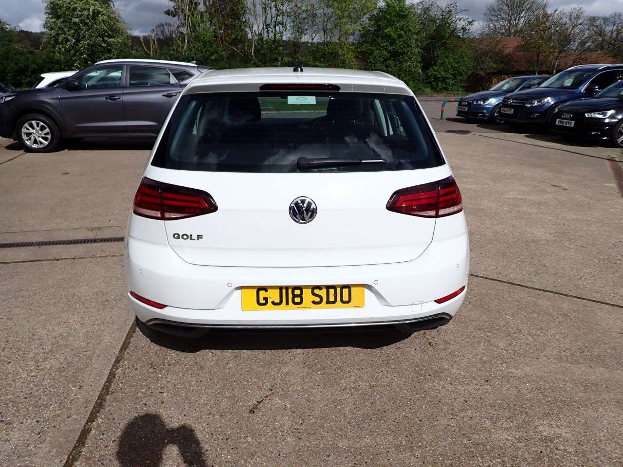 A 2018 VOLKSWAGEN GOLF 1.0 TSI SE Hatchback 5dr Petrol Manual Euro 6 (s/s) (110 bhp) PARKING SENSO A 2018 VOLKSWAGEN GOLF 1.0 TSI SE Hatchback 5dr Petrol Manual Euro 6 (s/s) (110 bhp) PARKING SENSO