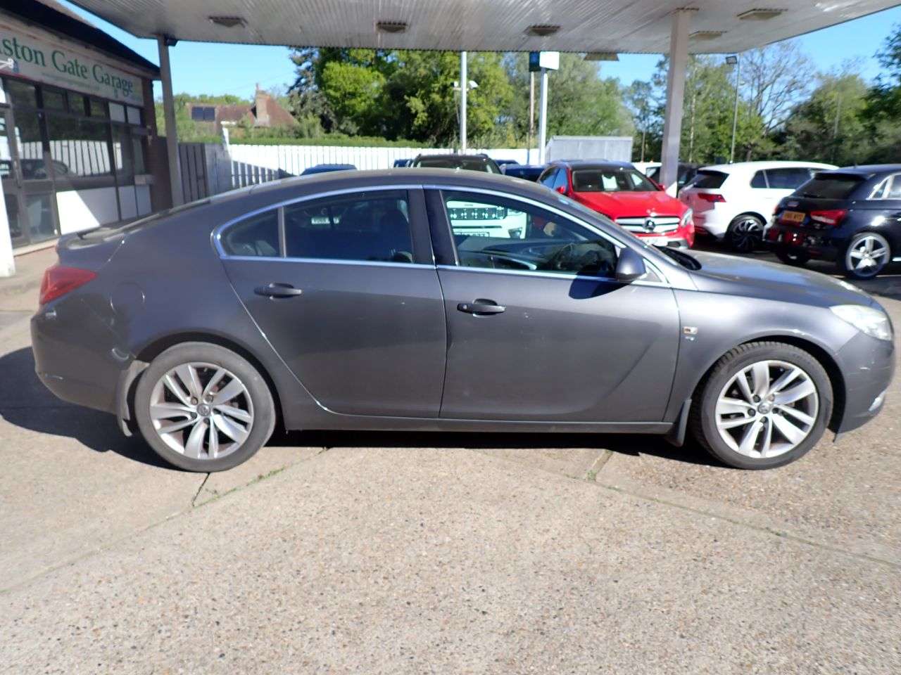 A 2012 VAUXHALL INSIGNIA 2.0 CDTi ecoFLEX SRi Nav Hatchback 5dr Diesel Manual Euro 5 (s/s) (160 ps) A 2012 VAUXHALL INSIGNIA 2.0 CDTi ecoFLEX SRi Nav Hatchback 5dr Diesel Manual Euro 5 (s/s) (160 ps)