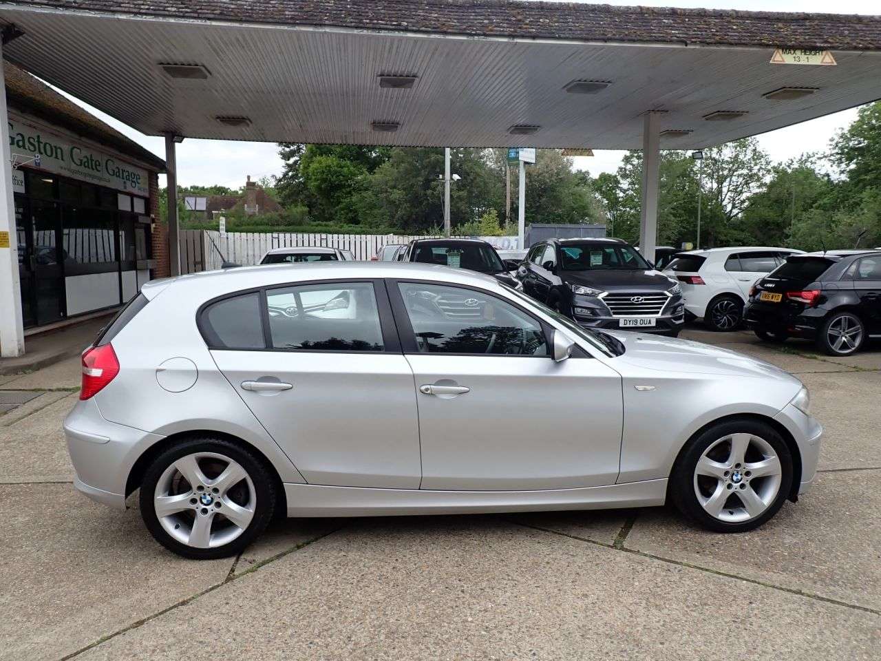 A 2011 BMW 1 SERIES 2.0 118d SE Hatchback 5dr Diesel Steptronic Euro 5 (143 ps) PARKING SENSORS A 2011 BMW 1 SERIES 2.0 118d SE Hatchback 5dr Diesel Steptronic Euro 5 (143 ps) PARKING SENSORS