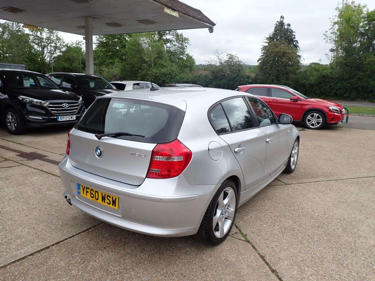 A 2011 BMW 1 SERIES 2.0 118d SE Hatchback 5dr Diesel Steptronic Euro 5 (143 ps) PARKING SENSORS A 2011 BMW 1 SERIES 2.0 118d SE Hatchback 5dr Diesel Steptronic Euro 5 (143 ps) PARKING SENSORS