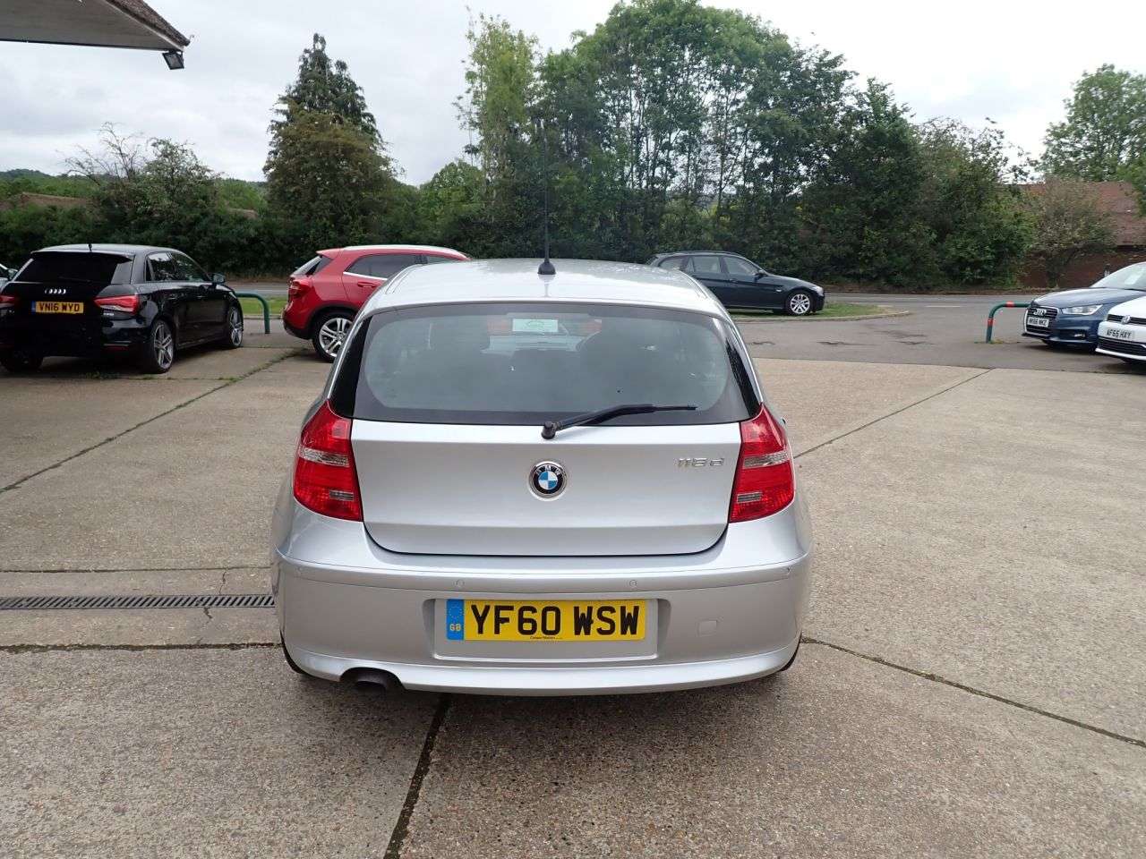 A 2011 BMW 1 SERIES 2.0 118d SE Hatchback 5dr Diesel Steptronic Euro 5 (143 ps) PARKING SENSORS A 2011 BMW 1 SERIES 2.0 118d SE Hatchback 5dr Diesel Steptronic Euro 5 (143 ps) PARKING SENSORS