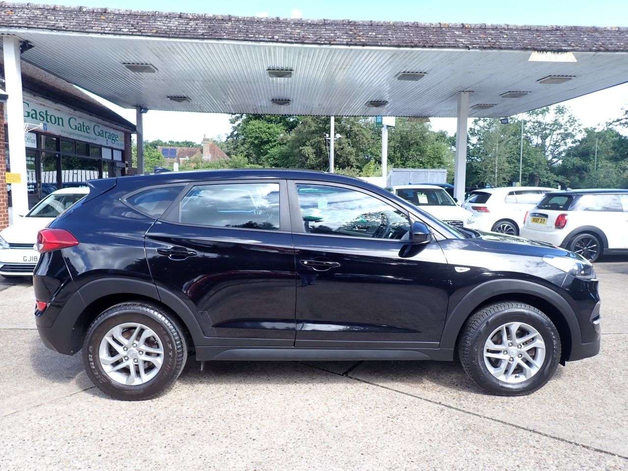 A 2017 HYUNDAI TUCSON 1.6 GDi Blue Drive S SUV 5dr Petrol Manual Euro 6 (s/s) (132 ps) AIR CON, U A 2017 HYUNDAI TUCSON 1.6 GDi Blue Drive S SUV 5dr Petrol Manual Euro 6 (s/s) (132 ps) AIR CON, U