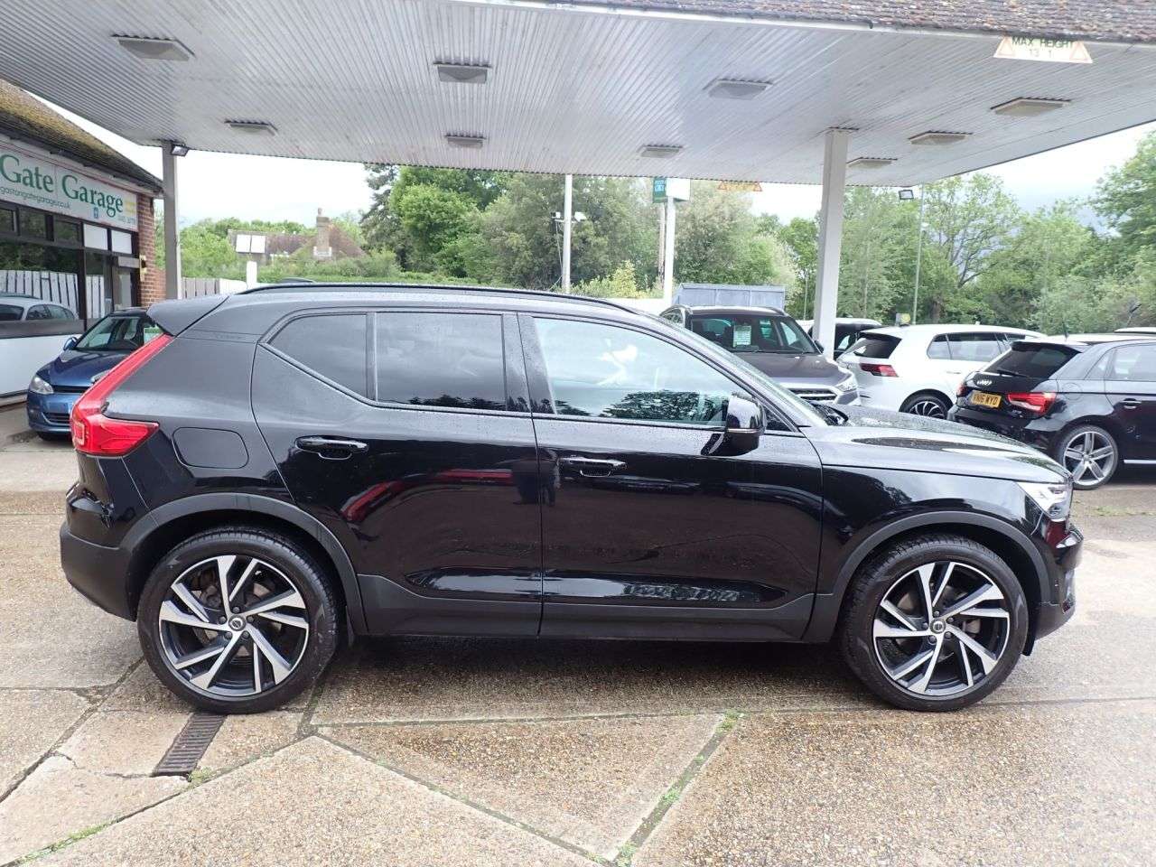 A 2020 VOLVO XC40 2.0 T5 R-Design Pro SUV 5dr Petrol Auto AWD Euro 6 (s/s) (247 ps) 360 CAMER A 2020 VOLVO XC40 2.0 T5 R-Design Pro SUV 5dr Petrol Auto AWD Euro 6 (s/s) (247 ps) 360 CAMER