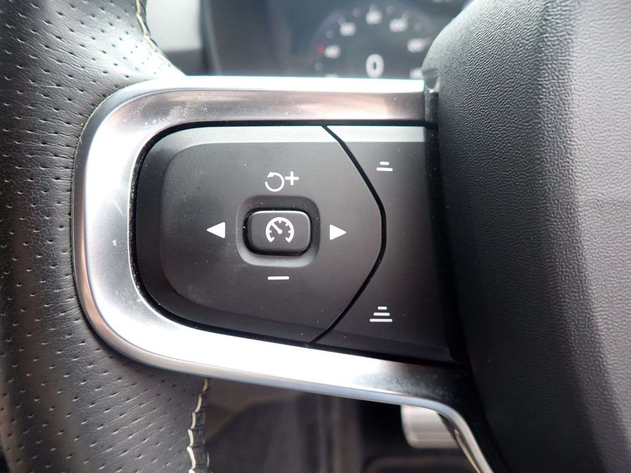 2020 VOLVO XC40 2020 VOLVO XC40