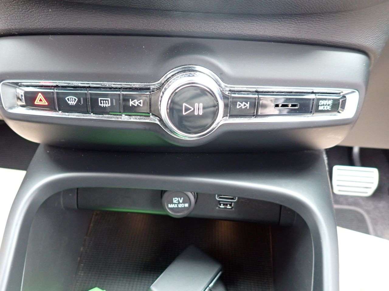 2020 VOLVO XC40 2020 VOLVO XC40