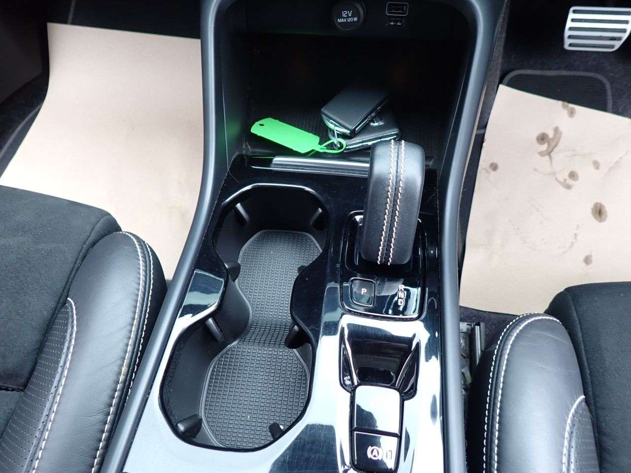2020 VOLVO XC40 2020 VOLVO XC40