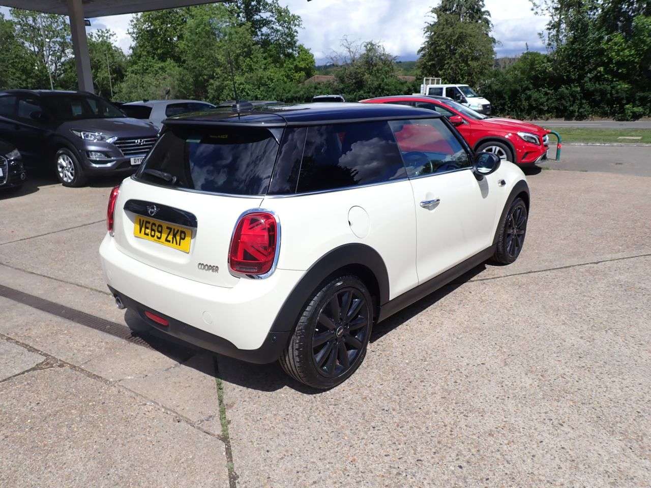 A 2020 MINI HATCH 1.5 Cooper Classic Hatchback 3dr Petrol Manual Euro 6 (s/s) (136 ps) SERVIC A 2020 MINI HATCH 1.5 Cooper Classic Hatchback 3dr Petrol Manual Euro 6 (s/s) (136 ps) SERVIC