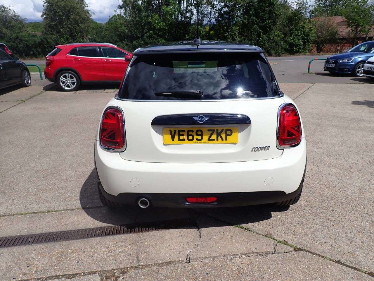 A 2020 MINI HATCH 1.5 Cooper Classic Hatchback 3dr Petrol Manual Euro 6 (s/s) (136 ps) SERVIC A 2020 MINI HATCH 1.5 Cooper Classic Hatchback 3dr Petrol Manual Euro 6 (s/s) (136 ps) SERVIC