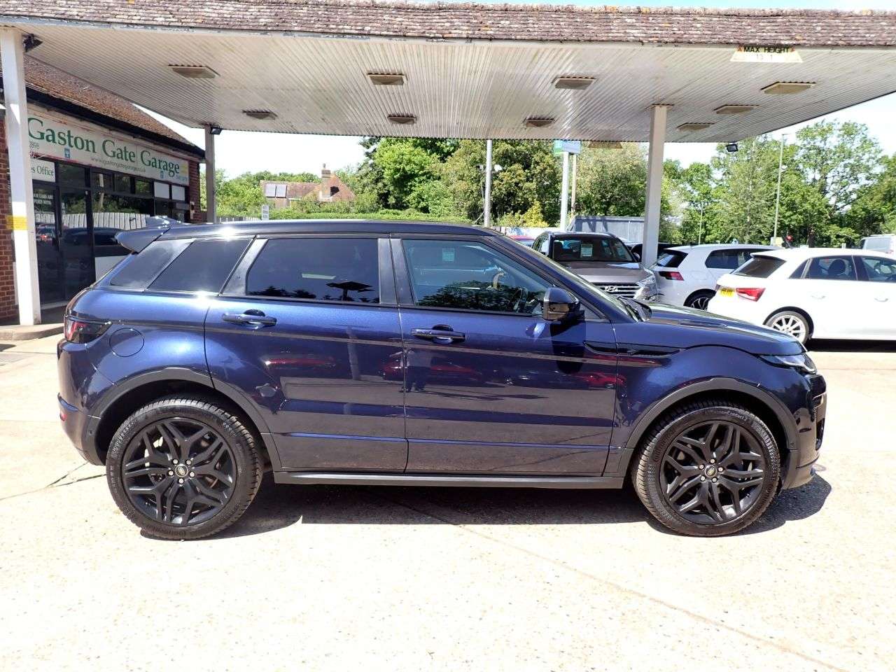 A 2018 LAND ROVER RANGE ROVER EVOQUE 2.0 Si4 HSE Dynamic SUV 5dr Petrol Auto 4WD Euro 6 (s/s) (240 ps) REVERSE C A 2018 LAND ROVER RANGE ROVER EVOQUE 2.0 Si4 HSE Dynamic SUV 5dr Petrol Auto 4WD Euro 6 (s/s) (240 ps) REVERSE C