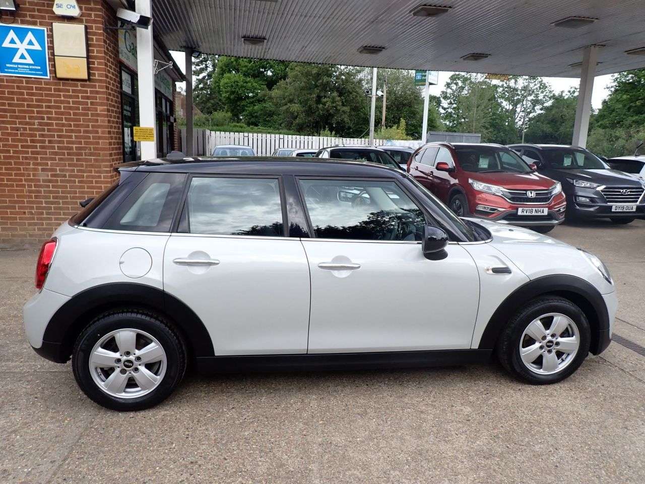 A 2019 MINI HATCH 1.5 Cooper Classic Hatchback 5dr Petrol Manual Euro 6 (s/s) (136 ps) NEW CL A 2019 MINI HATCH 1.5 Cooper Classic Hatchback 5dr Petrol Manual Euro 6 (s/s) (136 ps) NEW CL