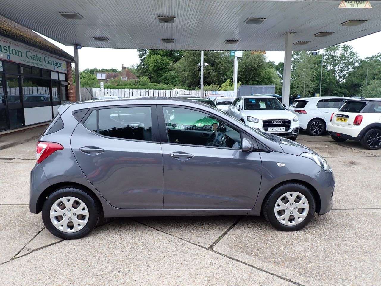 A 2017 HYUNDAI I10 1.2 SE Hatchback 5dr Petrol Manual Euro 5 (87 ps) AIR CON, USB, AUX A 2017 HYUNDAI I10 1.2 SE Hatchback 5dr Petrol Manual Euro 5 (87 ps) AIR CON, USB, AUX