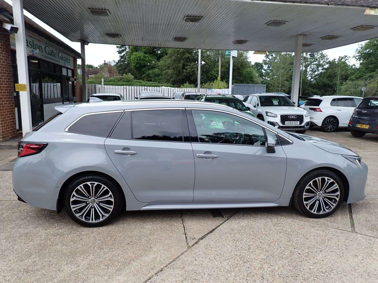 A 2019 TOYOTA COROLLA 2.0 VVT-h Excel Touring Sports 5dr Petrol Hybrid CVT Euro 6 (s/s) (184 ps) A 2019 TOYOTA COROLLA 2.0 VVT-h Excel Touring Sports 5dr Petrol Hybrid CVT Euro 6 (s/s) (184 ps)