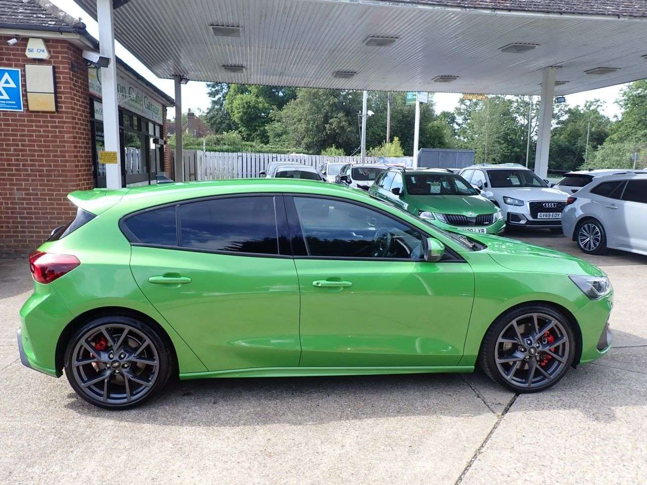 A 2023 FORD FOCUS 2.3T EcoBoost ST Hatchback 5dr Petrol Manual Euro 6 (s/s) (280 ps) REVERSE A 2023 FORD FOCUS 2.3T EcoBoost ST Hatchback 5dr Petrol Manual Euro 6 (s/s) (280 ps) REVERSE