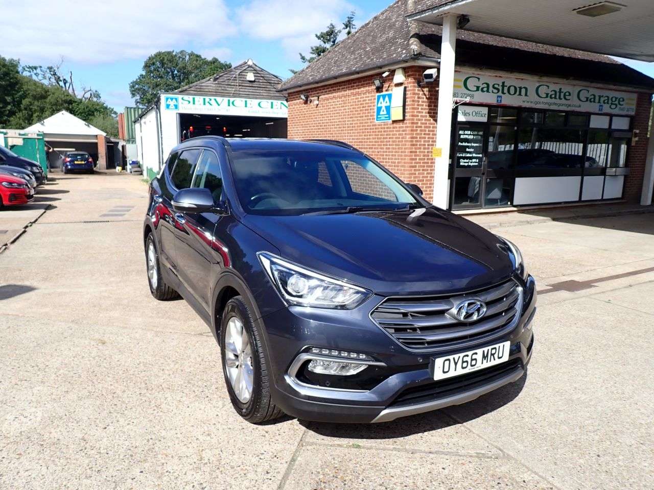 A 2016 HYUNDAI SANTA FE 2.2 CRDi Blue Drive Premium SUV 5dr Diesel Manual 4WD Euro 6 (s/s) (200 ps) A 2016 HYUNDAI SANTA FE 2.2 CRDi Blue Drive Premium SUV 5dr Diesel Manual 4WD Euro 6 (s/s) (200 ps)
