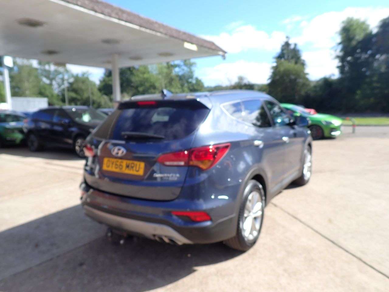 A 2016 HYUNDAI SANTA FE 2.2 CRDi Blue Drive Premium SUV 5dr Diesel Manual 4WD Euro 6 (s/s) (200 ps) A 2016 HYUNDAI SANTA FE 2.2 CRDi Blue Drive Premium SUV 5dr Diesel Manual 4WD Euro 6 (s/s) (200 ps)