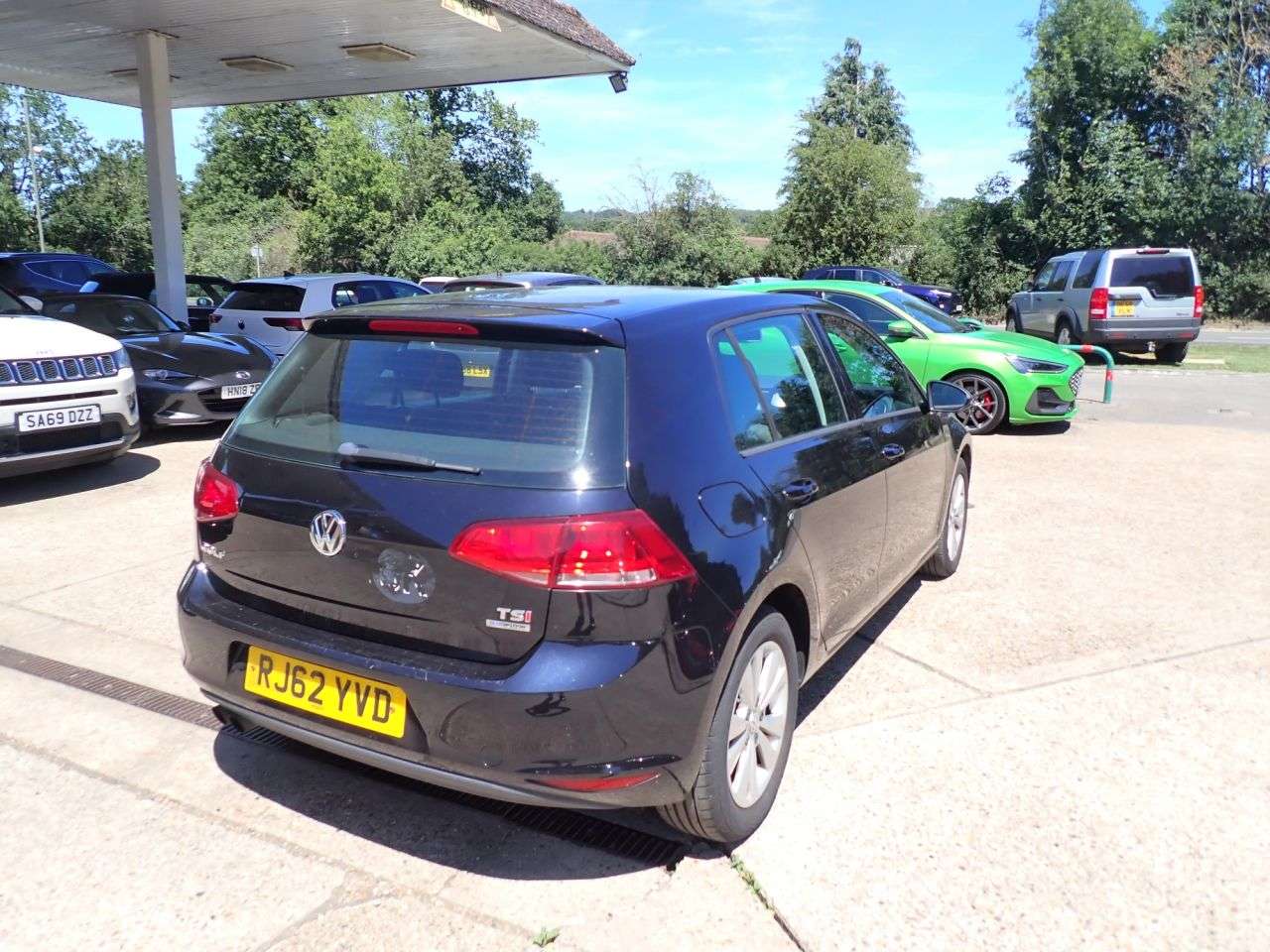 A 2013 VOLKSWAGEN GOLF 1.4 TSI BlueMotion Tech SE Hatchback 5dr Petrol DSG Euro 5 (s/s) (122 ps) F A 2013 VOLKSWAGEN GOLF 1.4 TSI BlueMotion Tech SE Hatchback 5dr Petrol DSG Euro 5 (s/s) (122 ps) F