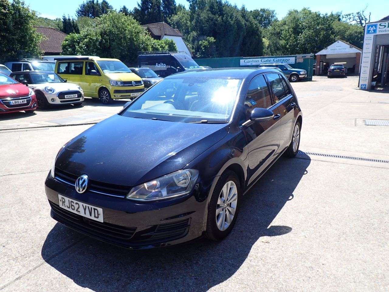 A 2013 VOLKSWAGEN GOLF 1.4 TSI BlueMotion Tech SE Hatchback 5dr Petrol DSG Euro 5 (s/s) (122 ps) F A 2013 VOLKSWAGEN GOLF 1.4 TSI BlueMotion Tech SE Hatchback 5dr Petrol DSG Euro 5 (s/s) (122 ps) F
