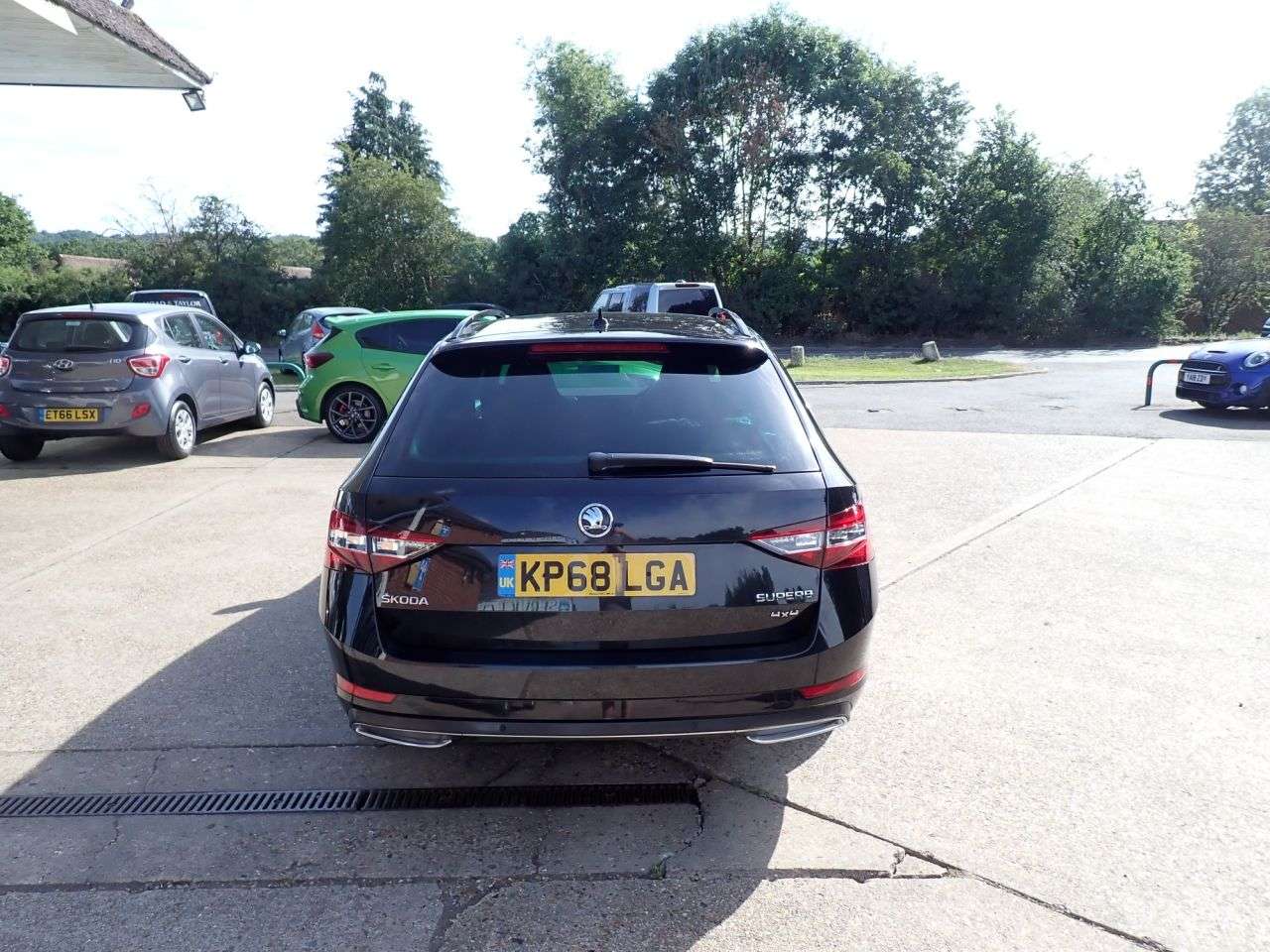 A 2018 SKODA SUPERB 2.0 TDI SportLine Estate 5dr Diesel DSG 4WD Euro 6 (s/s) (190 ps) PARKING S A 2018 SKODA SUPERB 2.0 TDI SportLine Estate 5dr Diesel DSG 4WD Euro 6 (s/s) (190 ps) PARKING S