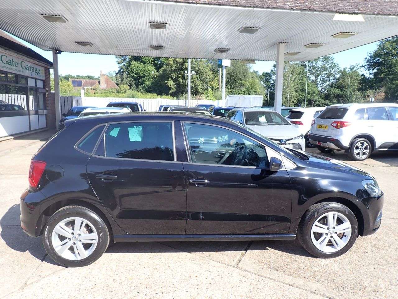 A 2017 VOLKSWAGEN POLO 1.0 Match Edition Hatchback 5dr Petrol Manual Euro 6 (s/s) (60 ps) PARKING A 2017 VOLKSWAGEN POLO 1.0 Match Edition Hatchback 5dr Petrol Manual Euro 6 (s/s) (60 ps) PARKING