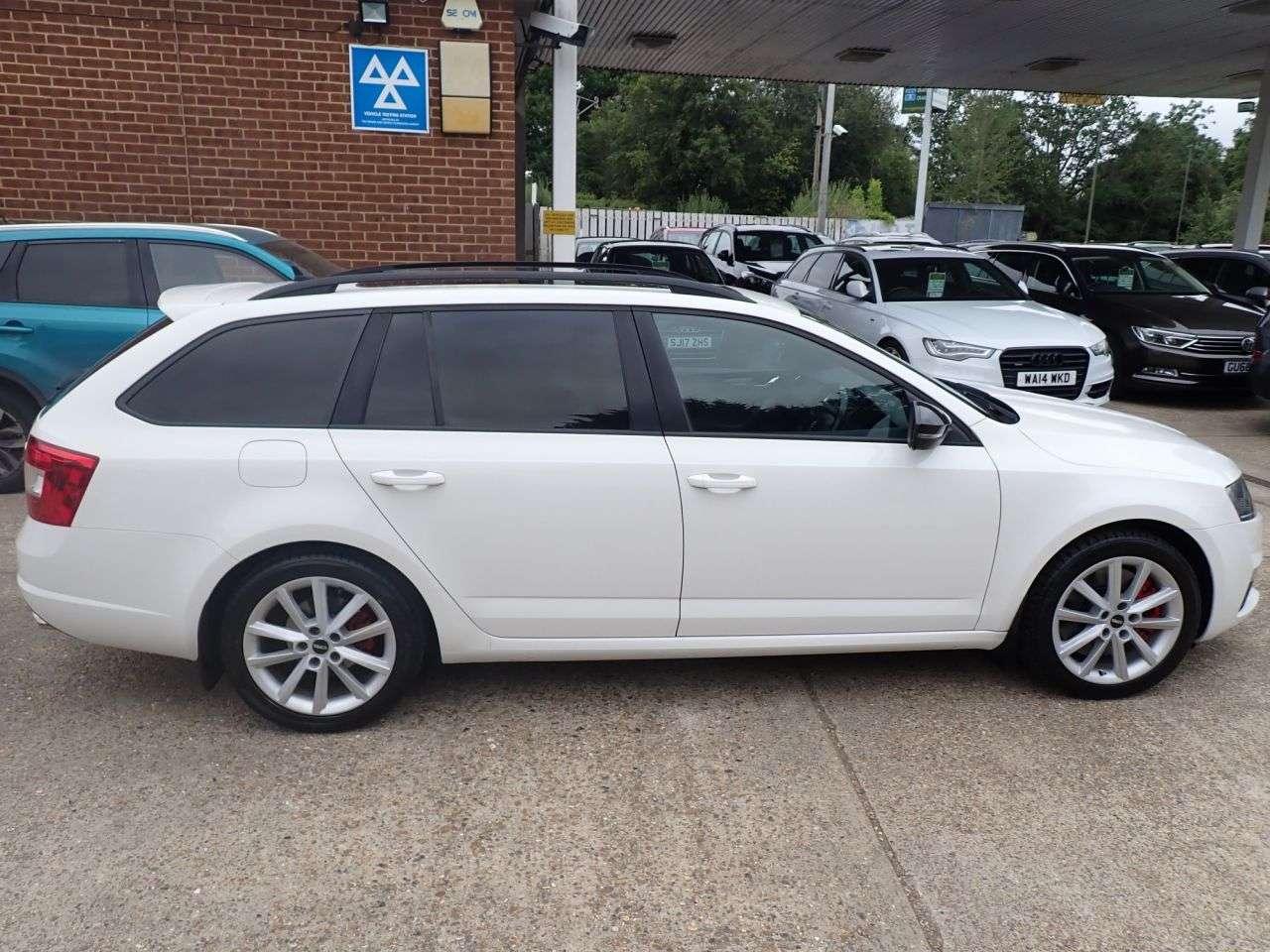 A 2015 SKODA OCTAVIA 2.0 TDI vRS Estate 5dr Diesel DSG Euro 5 (s/s) (184 ps) PARKING SENSORS, SA A 2015 SKODA OCTAVIA 2.0 TDI vRS Estate 5dr Diesel DSG Euro 5 (s/s) (184 ps) PARKING SENSORS, SA