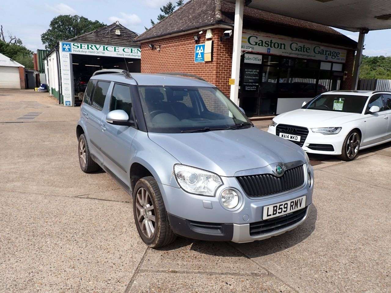 A 2010 SKODA YETI 1.2 TSI Elegance SUV 5dr Petrol Manual Euro 5 (105 ps) MOT VALID UNTIL 17/2 A 2010 SKODA YETI 1.2 TSI Elegance SUV 5dr Petrol Manual Euro 5 (105 ps) MOT VALID UNTIL 17/2