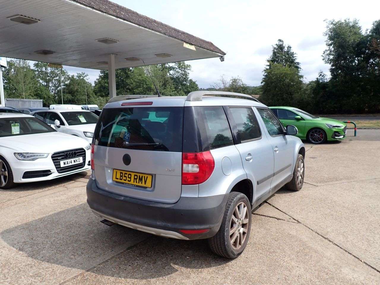A 2010 SKODA YETI 1.2 TSI Elegance SUV 5dr Petrol Manual Euro 5 (105 ps) MOT VALID UNTIL 17/2 A 2010 SKODA YETI 1.2 TSI Elegance SUV 5dr Petrol Manual Euro 5 (105 ps) MOT VALID UNTIL 17/2