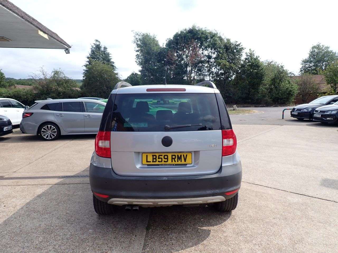 A 2010 SKODA YETI 1.2 TSI Elegance SUV 5dr Petrol Manual Euro 5 (105 ps) MOT VALID UNTIL 17/2 A 2010 SKODA YETI 1.2 TSI Elegance SUV 5dr Petrol Manual Euro 5 (105 ps) MOT VALID UNTIL 17/2