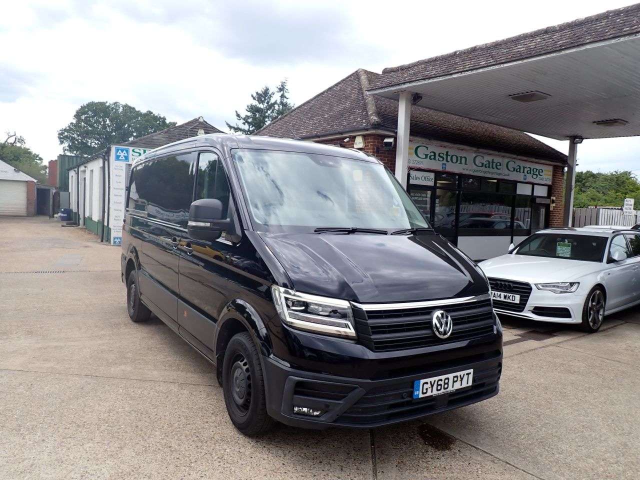 A 2018 VOLKSWAGEN CRAFTER 2.0 TDI CR35 BlueMotion Tech Highline Panel Van 5dr Diesel Automatic FWD MW A 2018 VOLKSWAGEN CRAFTER 2.0 TDI CR35 BlueMotion Tech Highline Panel Van 5dr Diesel Automatic FWD MW