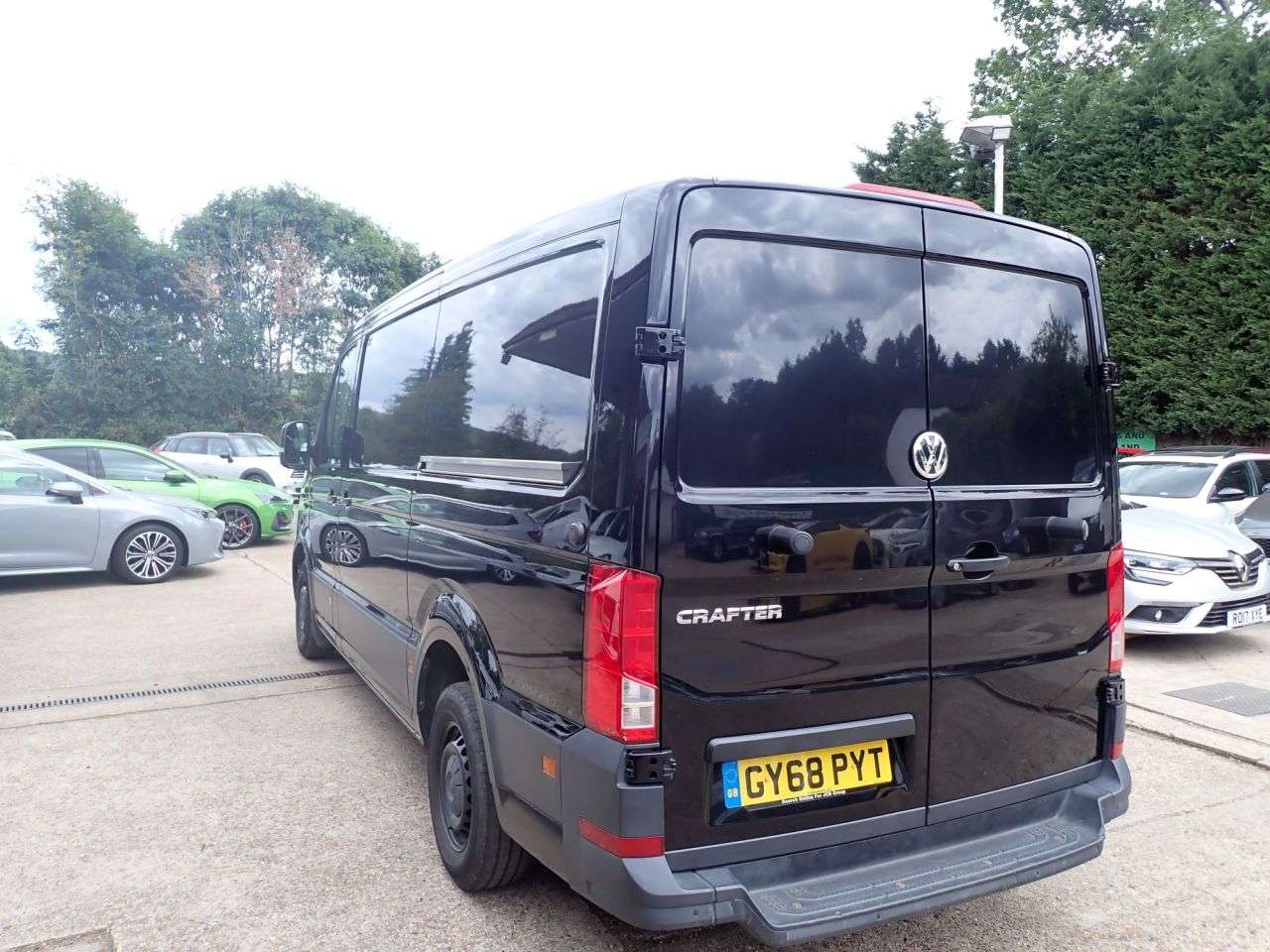 A 2018 VOLKSWAGEN CRAFTER 2.0 TDI CR35 BlueMotion Tech Highline Panel Van 5dr Diesel Automatic FWD MW A 2018 VOLKSWAGEN CRAFTER 2.0 TDI CR35 BlueMotion Tech Highline Panel Van 5dr Diesel Automatic FWD MW