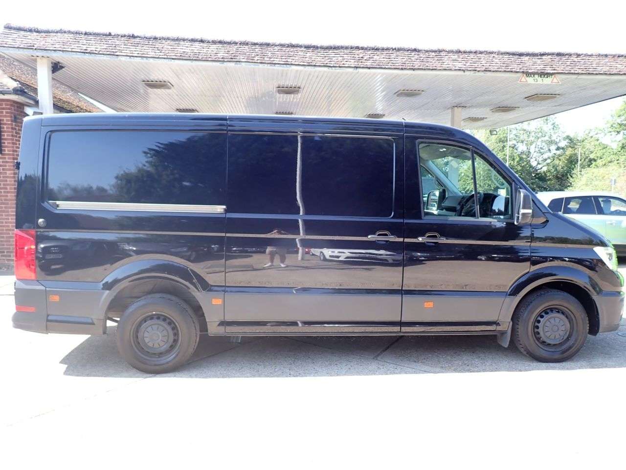A 2018 VOLKSWAGEN CRAFTER 2.0 TDI CR35 BlueMotion Tech Highline Panel Van 5dr Diesel Automatic FWD MW A 2018 VOLKSWAGEN CRAFTER 2.0 TDI CR35 BlueMotion Tech Highline Panel Van 5dr Diesel Automatic FWD MW