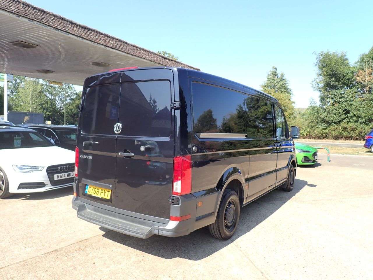 A 2018 VOLKSWAGEN CRAFTER 2.0 TDI CR35 BlueMotion Tech Highline Panel Van 5dr Diesel Automatic FWD MW A 2018 VOLKSWAGEN CRAFTER 2.0 TDI CR35 BlueMotion Tech Highline Panel Van 5dr Diesel Automatic FWD MW