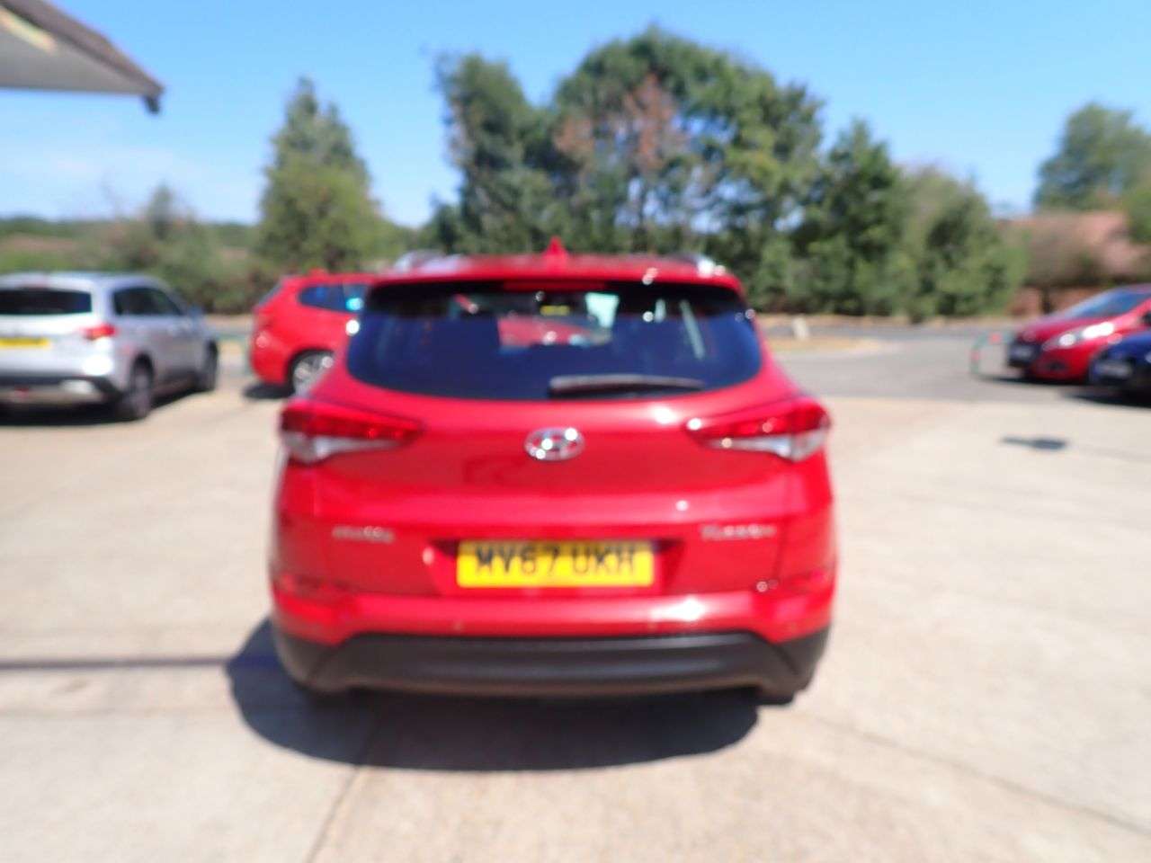 A 2017 HYUNDAI TUCSON 1.7 CRDi Blue Drive SE Nav SUV 5dr Diesel DCT Euro 6 (s/s) (141 ps) REVERSE A 2017 HYUNDAI TUCSON 1.7 CRDi Blue Drive SE Nav SUV 5dr Diesel DCT Euro 6 (s/s) (141 ps) REVERSE