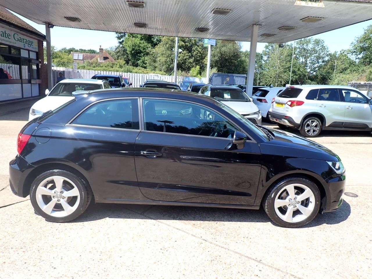 A 2017 AUDI A1 1.0 TFSI Sport Hatchback 3dr Petrol Manual Euro 6 (s/s) (95 ps) CRUISE CONT A 2017 AUDI A1 1.0 TFSI Sport Hatchback 3dr Petrol Manual Euro 6 (s/s) (95 ps) CRUISE CONT