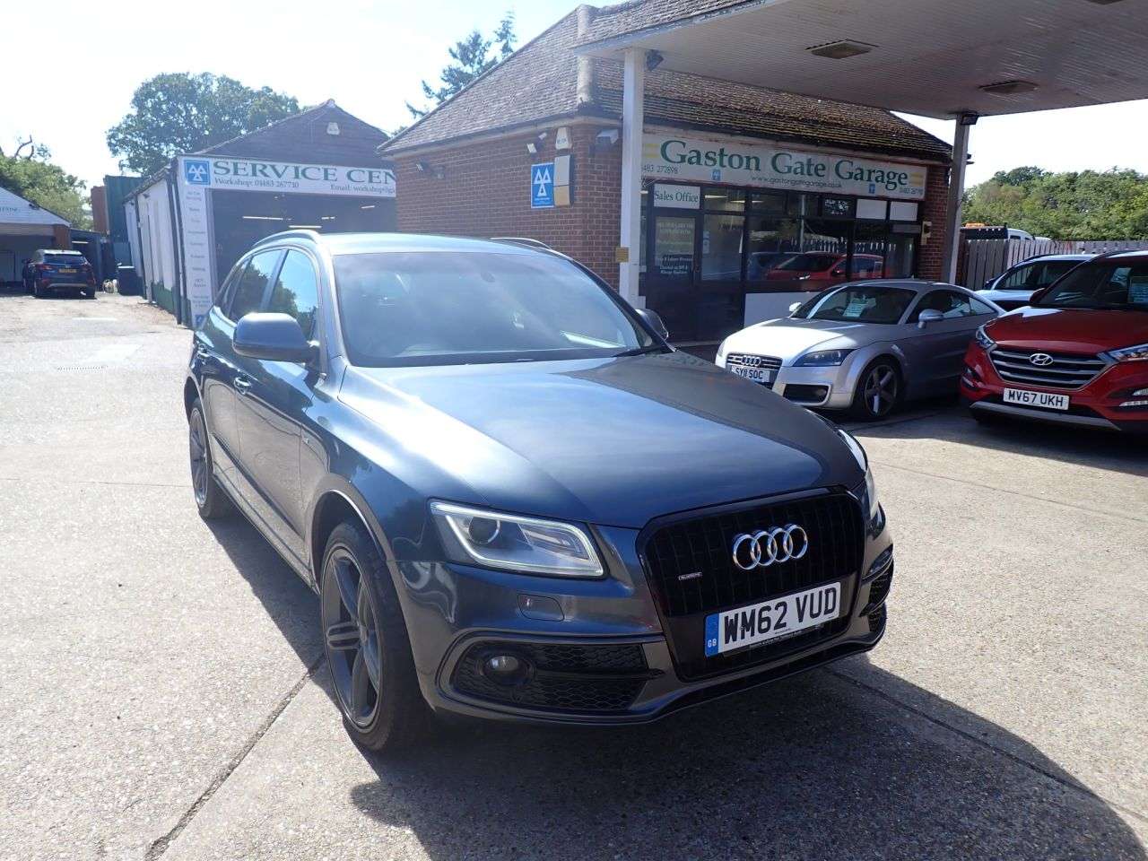 A 2012 AUDI Q5 2.0 TDI S line Plus SUV 5dr Diesel Manual quattro Euro 5 (s/s) (177 ps) PAR A 2012 AUDI Q5 2.0 TDI S line Plus SUV 5dr Diesel Manual quattro Euro 5 (s/s) (177 ps) PAR
