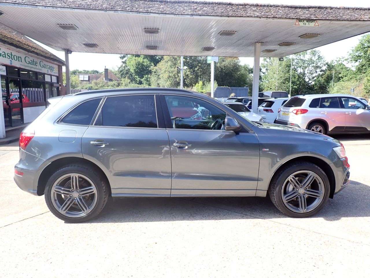 A 2012 AUDI Q5 2.0 TDI S line Plus SUV 5dr Diesel Manual quattro Euro 5 (s/s) (177 ps) PAR A 2012 AUDI Q5 2.0 TDI S line Plus SUV 5dr Diesel Manual quattro Euro 5 (s/s) (177 ps) PAR