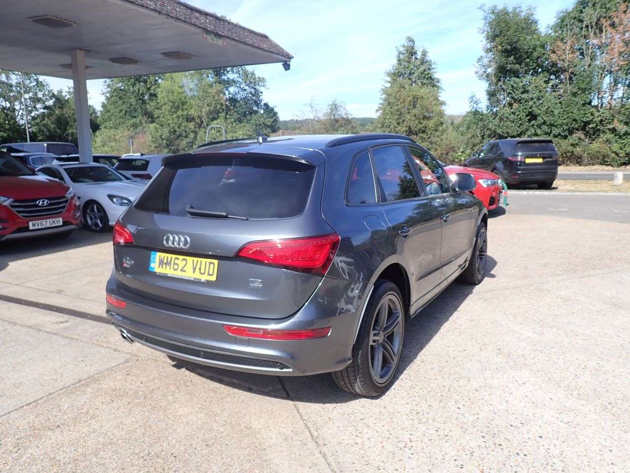 A 2012 AUDI Q5 2.0 TDI S line Plus SUV 5dr Diesel Manual quattro Euro 5 (s/s) (177 ps) PAR A 2012 AUDI Q5 2.0 TDI S line Plus SUV 5dr Diesel Manual quattro Euro 5 (s/s) (177 ps) PAR