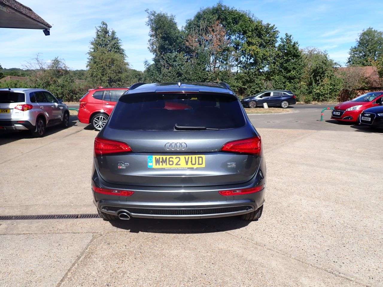 A 2012 AUDI Q5 2.0 TDI S line Plus SUV 5dr Diesel Manual quattro Euro 5 (s/s) (177 ps) PAR A 2012 AUDI Q5 2.0 TDI S line Plus SUV 5dr Diesel Manual quattro Euro 5 (s/s) (177 ps) PAR