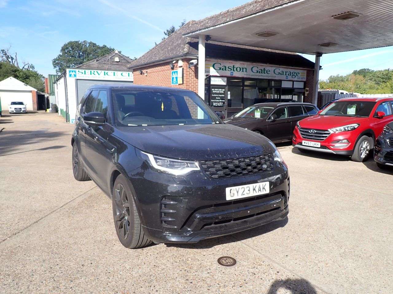 A 2023 LAND ROVER DISCOVERY 3.0 D300 MHEV R-Dynamic HSE SUV 5dr Diesel Auto 4WD Euro 6 (s/s) (300 ps) F A 2023 LAND ROVER DISCOVERY 3.0 D300 MHEV R-Dynamic HSE SUV 5dr Diesel Auto 4WD Euro 6 (s/s) (300 ps) F