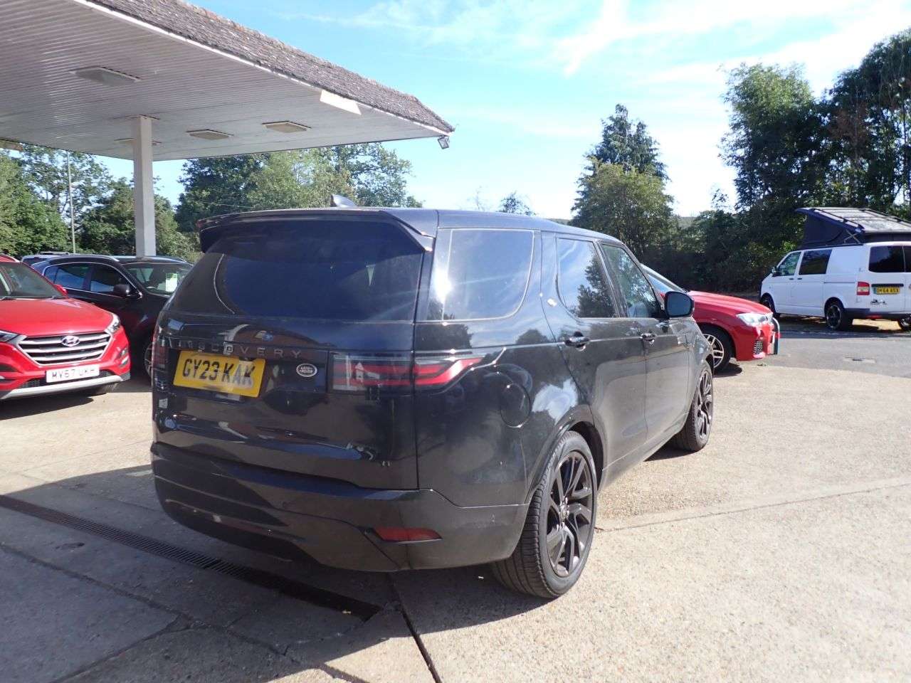 A 2023 LAND ROVER DISCOVERY 3.0 D300 MHEV R-Dynamic HSE SUV 5dr Diesel Auto 4WD Euro 6 (s/s) (300 ps) F A 2023 LAND ROVER DISCOVERY 3.0 D300 MHEV R-Dynamic HSE SUV 5dr Diesel Auto 4WD Euro 6 (s/s) (300 ps) F