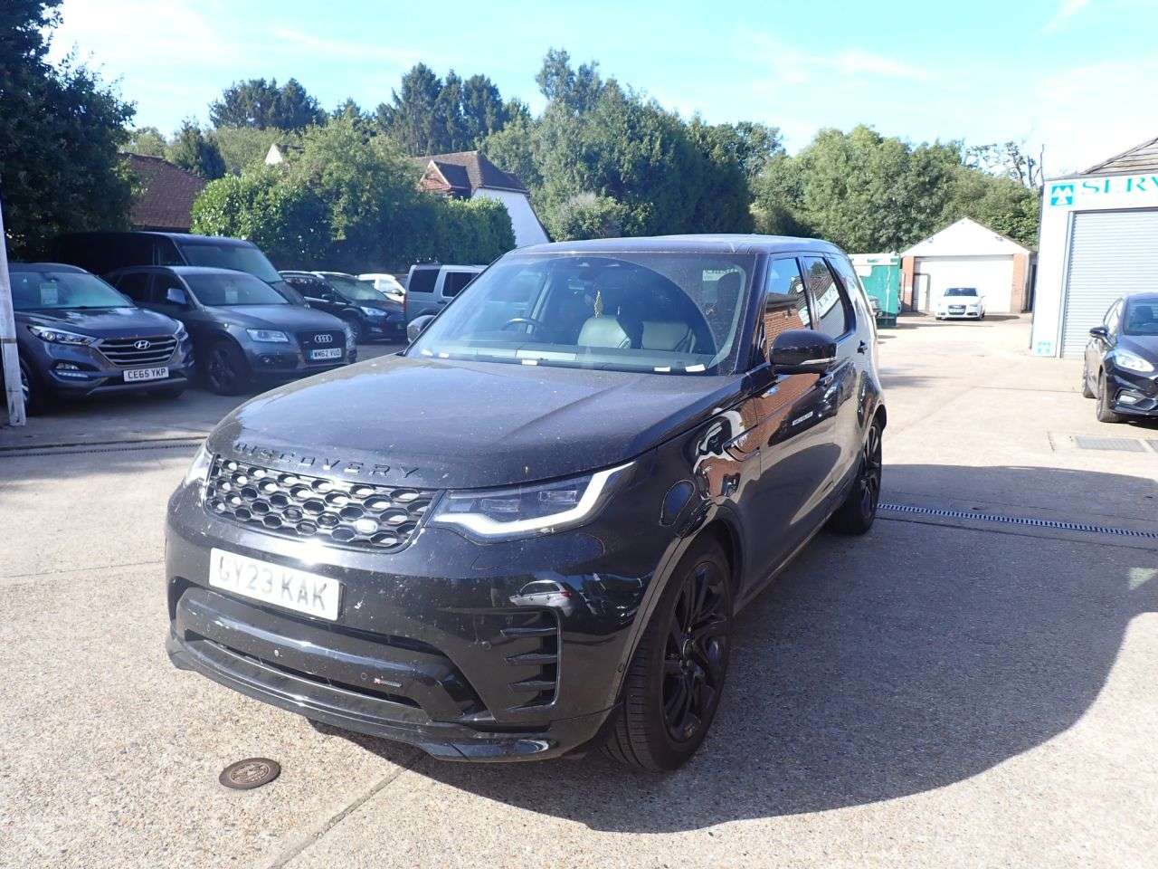 A 2023 LAND ROVER DISCOVERY 3.0 D300 MHEV R-Dynamic HSE SUV 5dr Diesel Auto 4WD Euro 6 (s/s) (300 ps) F A 2023 LAND ROVER DISCOVERY 3.0 D300 MHEV R-Dynamic HSE SUV 5dr Diesel Auto 4WD Euro 6 (s/s) (300 ps) F