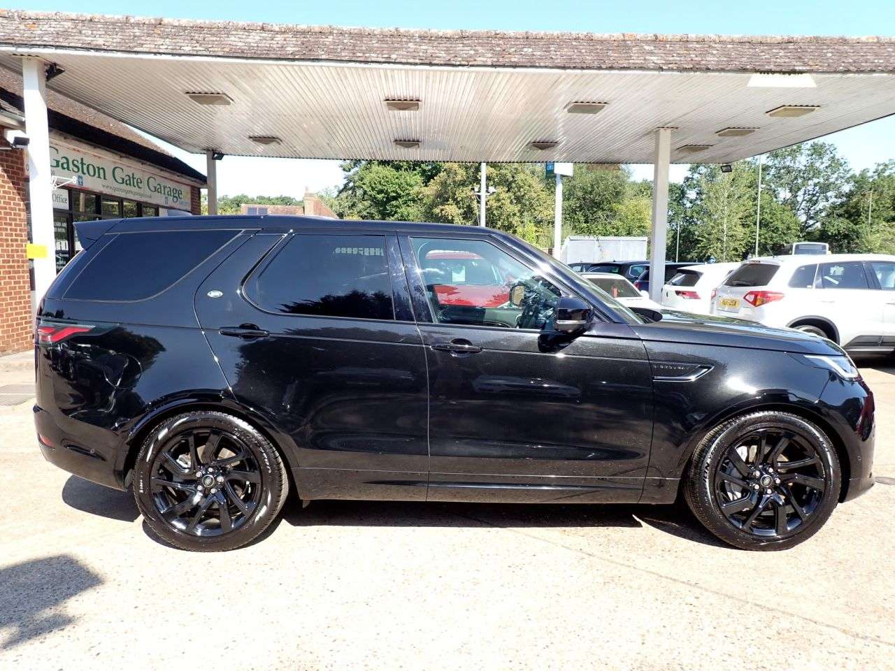 A 2023 LAND ROVER DISCOVERY 3.0 D300 MHEV R-Dynamic HSE SUV 5dr Diesel Auto 4WD Euro 6 (s/s) (300 ps) L A 2023 LAND ROVER DISCOVERY 3.0 D300 MHEV R-Dynamic HSE SUV 5dr Diesel Auto 4WD Euro 6 (s/s) (300 ps) L
