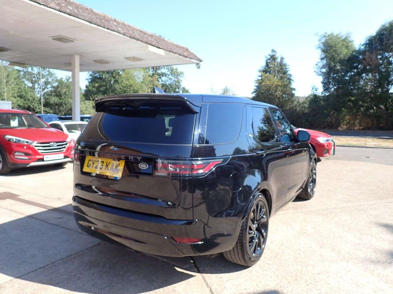 A 2023 LAND ROVER DISCOVERY 3.0 D300 MHEV R-Dynamic HSE SUV 5dr Diesel Auto 4WD Euro 6 (s/s) (300 ps) L A 2023 LAND ROVER DISCOVERY 3.0 D300 MHEV R-Dynamic HSE SUV 5dr Diesel Auto 4WD Euro 6 (s/s) (300 ps) L