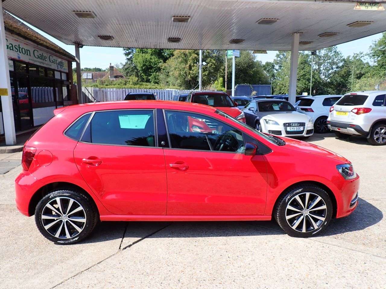 A 2017 VOLKSWAGEN POLO 1.0 beats Hatchback 5dr Petrol Manual Euro 6 (s/s) (60 ps) BEATS SOUND SYST A 2017 VOLKSWAGEN POLO 1.0 beats Hatchback 5dr Petrol Manual Euro 6 (s/s) (60 ps) BEATS SOUND SYST