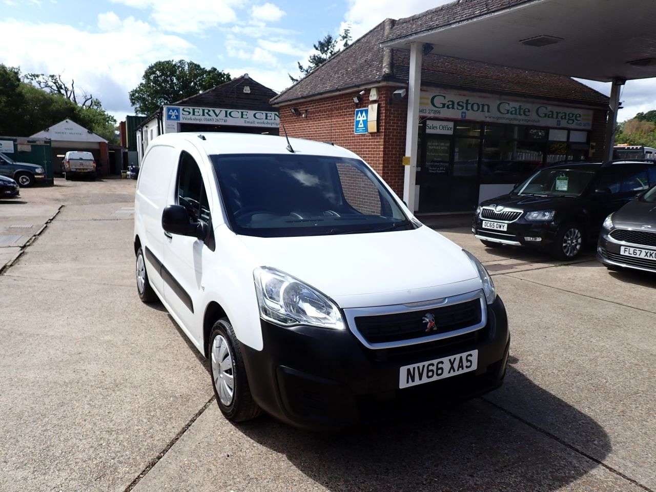A 2017 PEUGEOT PARTNER 1.6 BlueHDi 854 Professional Panel Van 5dr Diesel Manual L1 (112 g/km, 100 A 2017 PEUGEOT PARTNER 1.6 BlueHDi 854 Professional Panel Van 5dr Diesel Manual L1 (112 g/km, 100